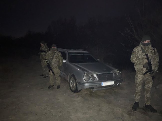 На Закарпатті котрабандисти за допомогою безпілотника намагалися переправити сигарети до Словаччини, - Держприкордонслужба 04