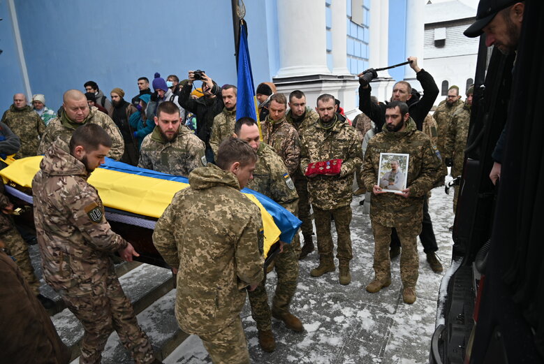 В Киеве простились с известным спелеологом, инженером и зооспасателем Святославом Романчуком (Нутрий), который погиб в бою с оккупантами 30