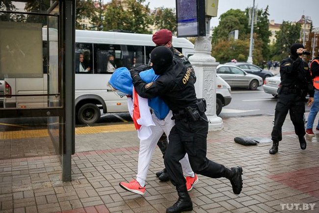 У Мінську студенти вийшли на протест: почалися затримання 07