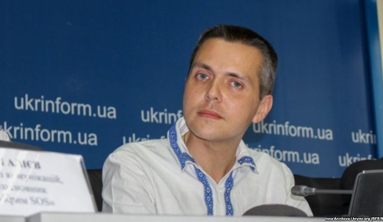 "Upon reaching checkpoint, I knelt, kissed the ground and started praying," - activist Ilchenko told about his escape from occupants in Crimea. PHOTOS