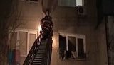 Спасатели сняли женщину с кондиционера на 3 этаже жилого дома под Одессой, - ГСЧС. ВИДЕО