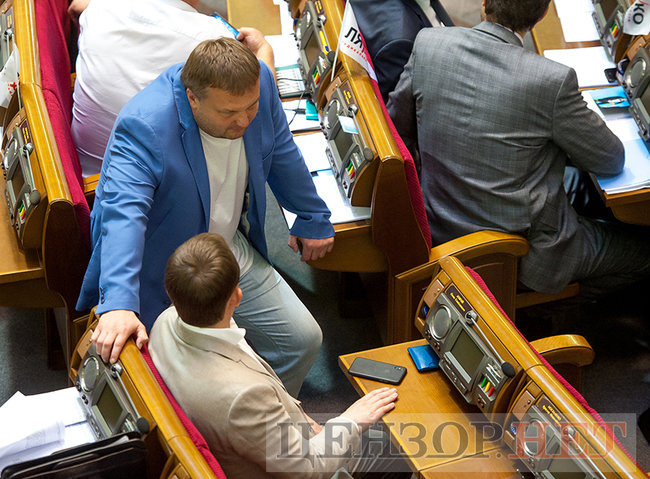 Эмоциональное совещание БПП, объятия Биловола и Безбаха и спор Таруты о богатых и бедных странах, - рабочий день в Раде 12 июля 02