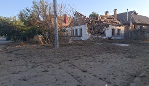 Удар РФ по Інгульцю на Херсонщині: під завалами будинку виявили тіло жінки