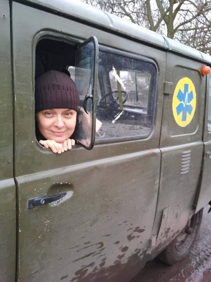 На війні червоний хрест медика на формі чи машині працює не як оберіг, а як мішень для найманців РФ 04