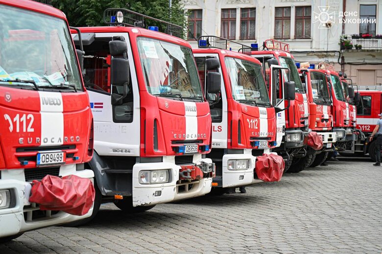ДСНС отримала від Латвії пожежні автомобілі