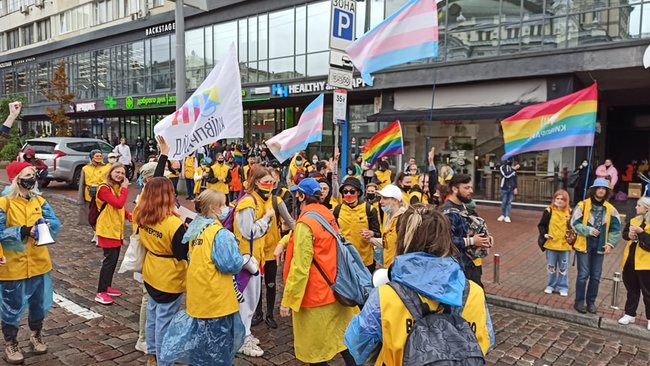 Учасники ЛГБТ-маршу збираються в центрі Києва 18