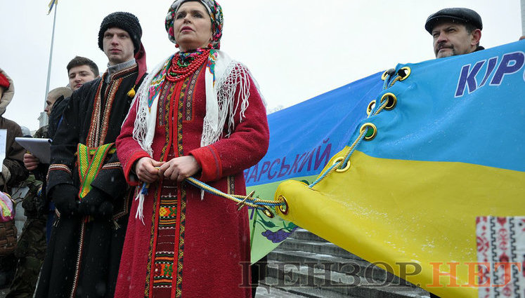 Українські казначеї розгорнули в центрі Києва найдовший прапор України. ВІДЕО+ФОТОрепортаж