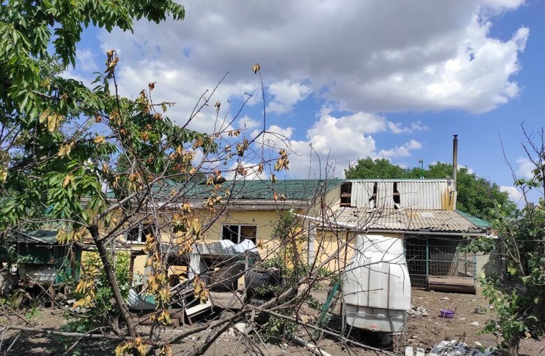 На рассвете россияне из Градов нанесли удары по Херсонщине, один человек погиб и один травмирован, - полиция 10