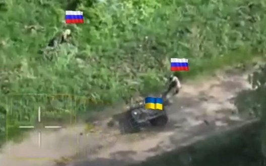 Росіяни добили дронами власних поранених, яких ЗСУ евакуювали за допомогою наземного робота. ВIДЕО