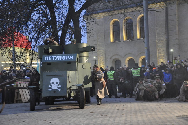 У Києві відбулася історична реконструкція бою за завод Арсенал між військами УНР і більшовиками 27