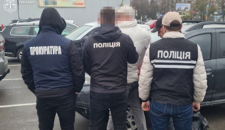 Львівський викладач за $10 тисяч обіцяв "бронь", виїзд за кордон і "роботу в Інтерполі", – прокуратура. ФОТОрепортаж