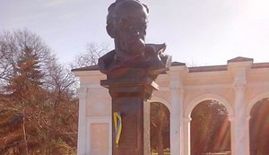 Police detained three Shevchenko meeting participants with Ukrainian flags in Crimea. PHOTO + VIDEO