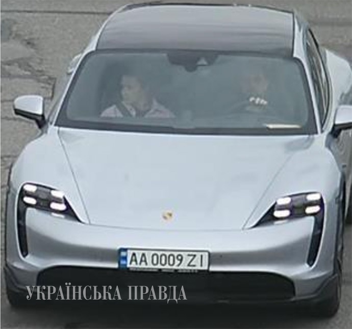 Tymoshenko drives Porsche for $100,000 and rents 1,200 sq m estate from developer Nikonov at three times the lower price, - media 06