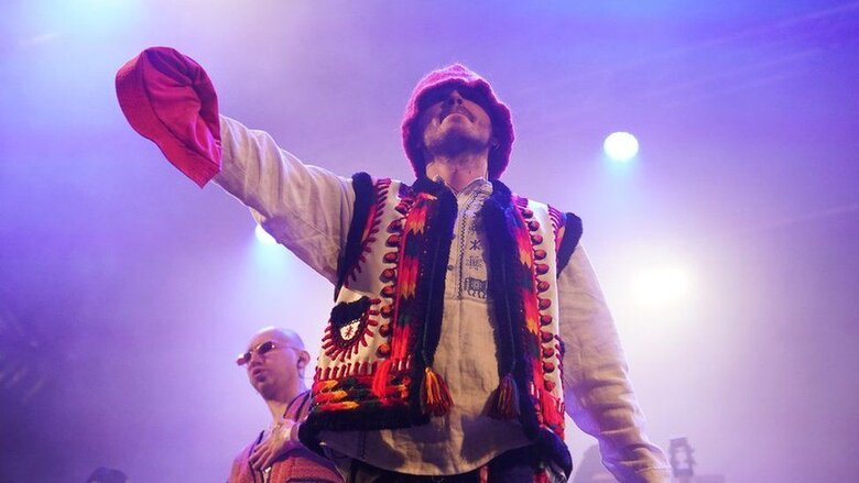 Paul McCartney took the stage at Glastonbury Festival with Ukrainian flag 06