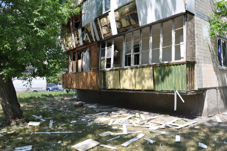Consequences of shelling in Desnyansky district of Kyiv 08