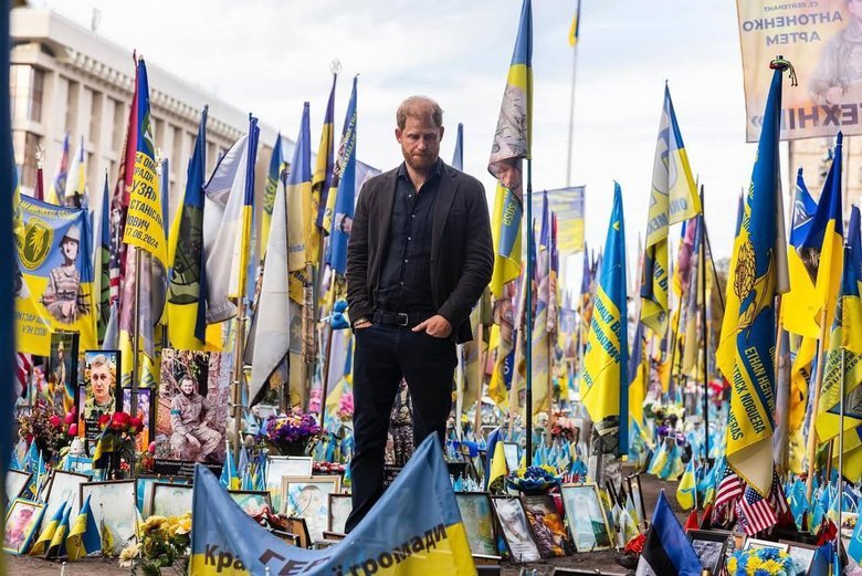 Принц Гаррі відвідав меморіальний комплекс у Києві