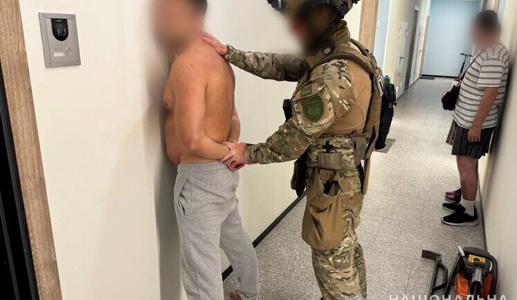 Присваивали дроны, предназначенные для военных - Нацполиция разоблачила работников почтового сервиса. ФОТОрепортаж