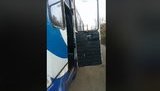 Жінка впала в кому, випавши на ходу з переповненої маршрутки на Одещині. ВIДЕО