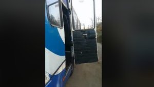 Женщина впала в кому, выпав на ходу из переполненной маршрутки на Одесчине. ВИДЕО