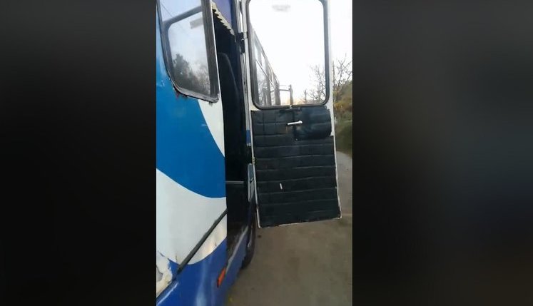 Женщина впала в кому, выпав на ходу из переполненной маршрутки на Одесчине. ВИДЕО