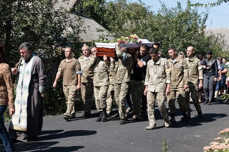 Заїхав попрощатися …. Чи отримає допомогу родина воїна Валентина Чепурного, який загинув наступного дня після закінчення контракту 03