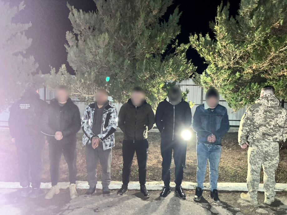 Затримання п’яти осіб за незаконний перетин кордону на Буковині