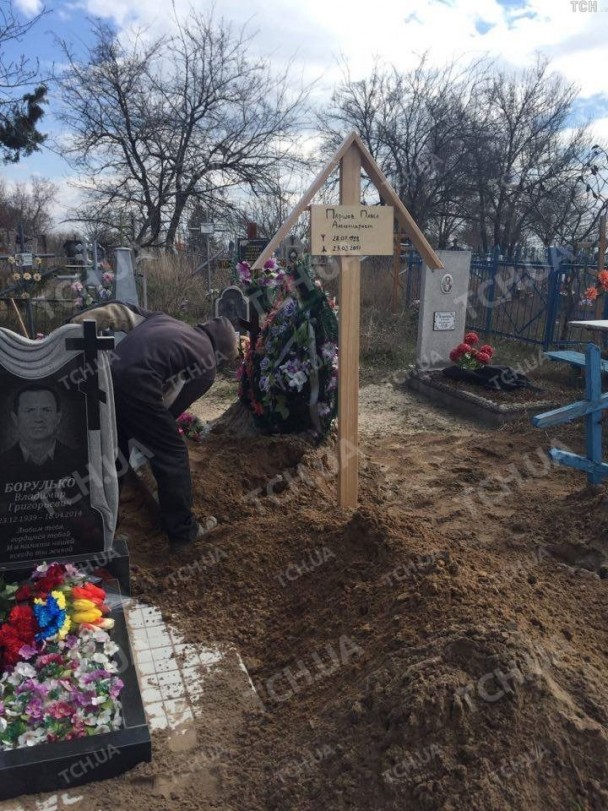 Кілера Вороненкова таємно поховали на Дніпропетровщині 03