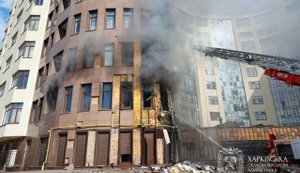 Рашисти вдарили "шахедом" по багатоповерхівці в Харкові: є постраждалі. ВІДЕО+ФОТОрепортаж