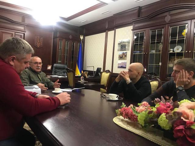 МВД и Нацполиция извинились за жестокое избиение журналистов в Святошинском райсуде и обещали провести расследование 01