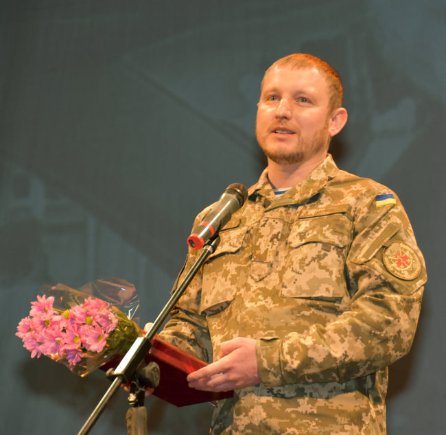 Нагородження орденом Народний Герой у Чернігові: Микола півтори години реанімував двох важкопоранених прямо на дорозі 05