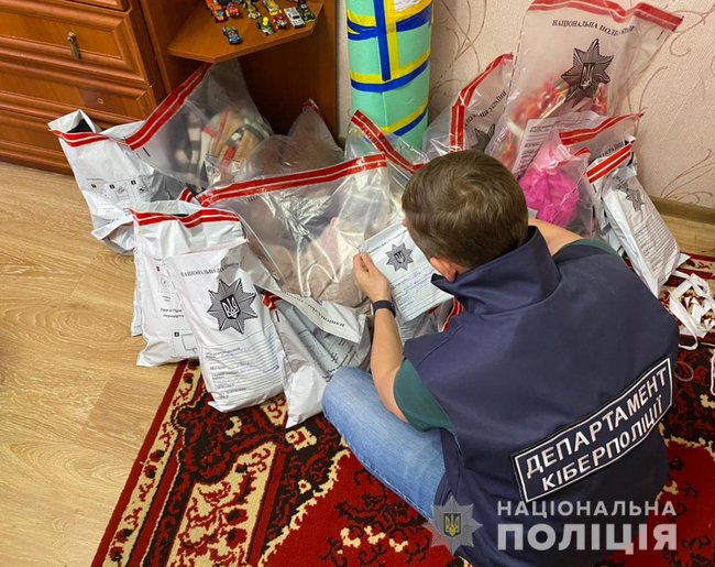 Задержаны две киевлянки, которые несколько лет снимали и сбывали порно со своими несовершеннолетними дочерьми 01