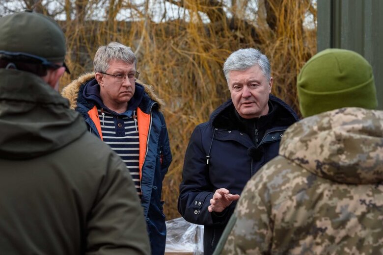 Воинам, защищающим Украину на Востоке, передали грузовики, квадрокоптеры и стирально-душевые комплексы 02