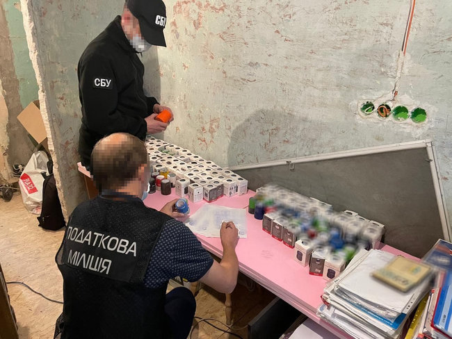 ГФС сообщила подробности дела, в рамках которого проводила обыск у соседей Кличко: речь о контрабанде топлива из РФ и Беларуси более чем на 100 млн грн 04