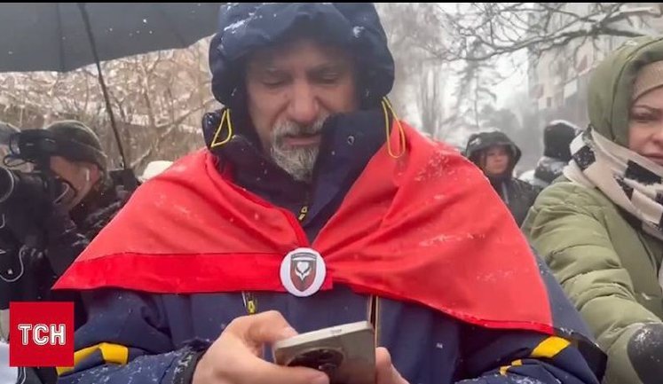 Чекав понад три роки: батько дізнався про повернення сина з полону. ВIДЕО