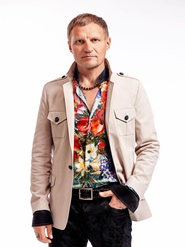 Олег Скрипка: Під Дебальцево тільки-но я заспівав гімн, як почався обстріл 05 Олег Скрипка: Під Дебальцево тільки-но я заспівав гімн, як почався обстріл 05