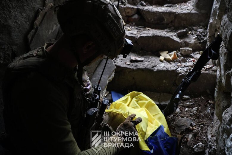 Третя ОШБр підняла прапор України у визволеній Андріївці 02