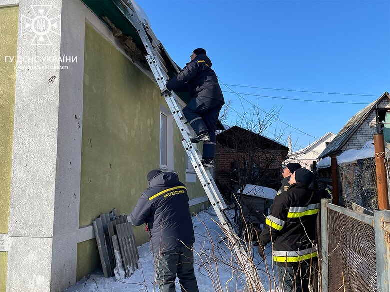 Multi-apartment building, 23 private houses and four shops damaged as result of enemy missile debris in Chernihiv - SES 05