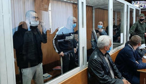 В суде Одессы двое фигурантов дела о бунте в колонии снова порезали себя острым предметом