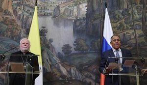 Архієпископ Галлахер у Москві разом із міністром закордонних справ Росії Лавровим