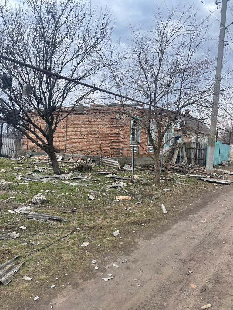Доба на Донеччині: обстріли Костянтинівки касетними боєприпасами, у Курахівській громаді пошкоджено будівлю колонії, - ОВА 05