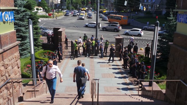 Суд розглядає апеляцію на запобіжний захід активісту Стерненку 08
