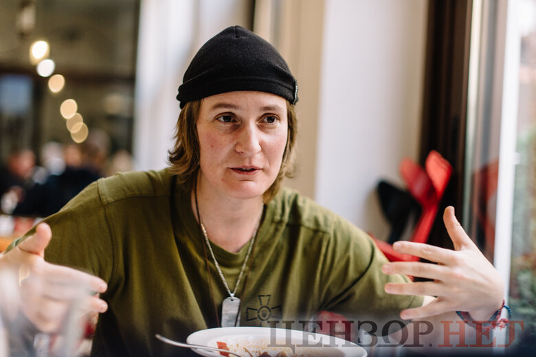 Бойовий медик, позивний Мауглі: Коли на Чернігівщині звільняли села, то забирали поранених... Люди були з обмороженнями і постріляні. Просто по приколу в них стріляли росіяни 02 Бойовий медик, позивний Мауглі: Коли на Чернігівщині звільняли села, то забирали поранених... Люди були з обмороженнями і постріляні. Просто по приколу в них стріляли росіяни 02