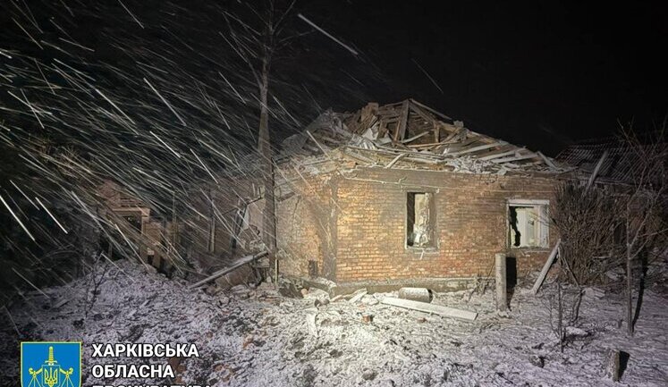 Russians hit Zolochiv in Kharkiv region with GABs, woman is wounded. PHOTOS