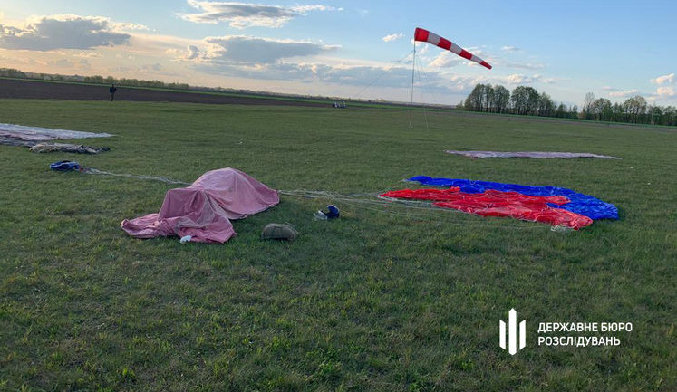 ГБР открыло уголовное производство из-за смерти спасателя во время прыжков с парашютом в Нежине. ВИДЕО+ФОТОрепортаж