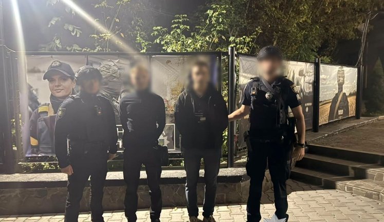 Двоє чоловіків влаштували стрілянину в парку Ужгорода та намагалися втекти, - поліція. ФОТО