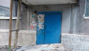 8-річна дівчинка, на яку впала бетонна стіна в Добропіллі, померла, - поліція