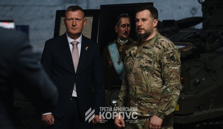 Заменить половину пехоты иностранцами вряд ли удастся, проще заменить наземными роботизированными комплексами, — Билецкий