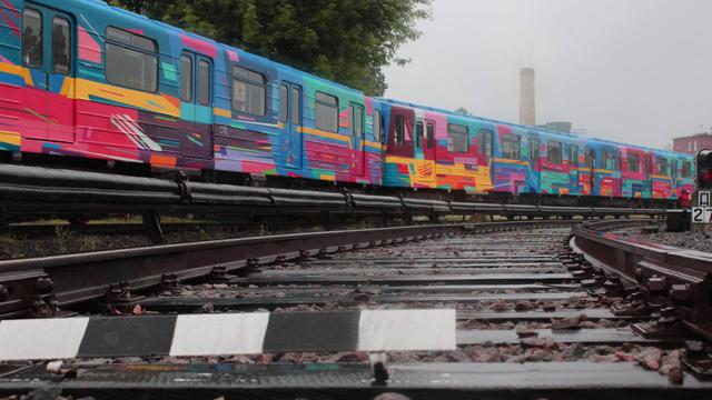 метро разрисованный состав