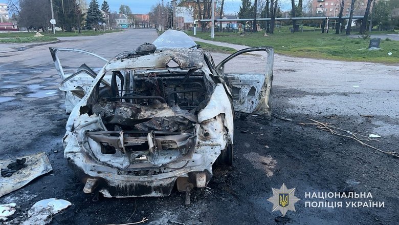 поліцейське авто після удару дрона Білопілля