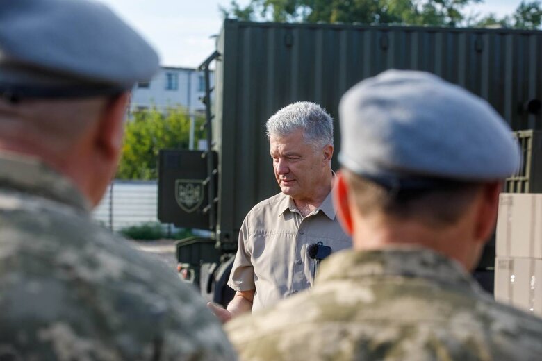 Порошенко передав воїнам ССО допомогу на 18 млн грн